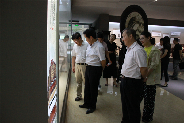 寧波市公共關系協會常務副會長兼秘書長王偉民等 蒞臨匯才紅木學習考察